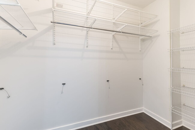 Building Photo - 758 Hanbury Dr