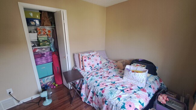 Building Photo - 1512