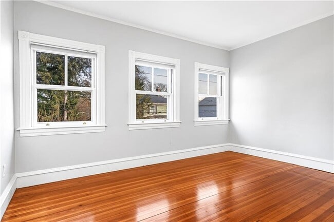 Building Photo - 9 Linden Ave