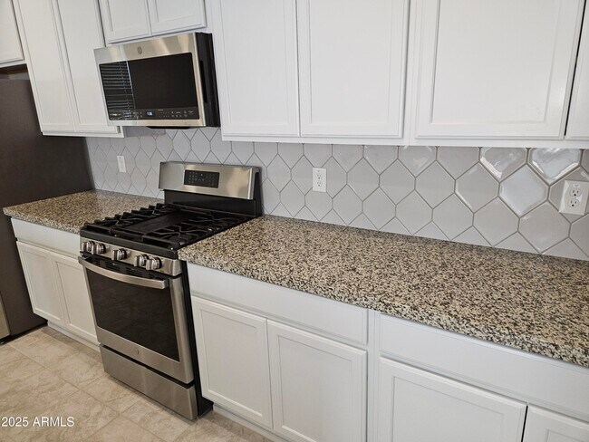 Building Photo - 14224 W Hackamore Dr