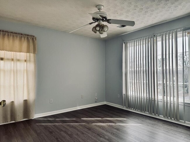 Building Photo - 3661 Forest Glen Trail