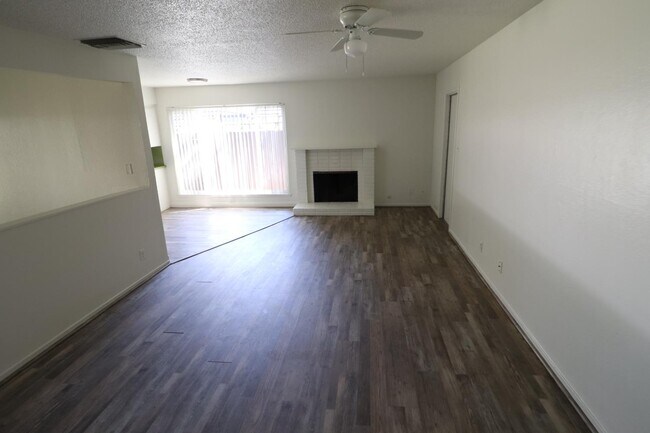 Building Photo - 1096 E Fremont Ave