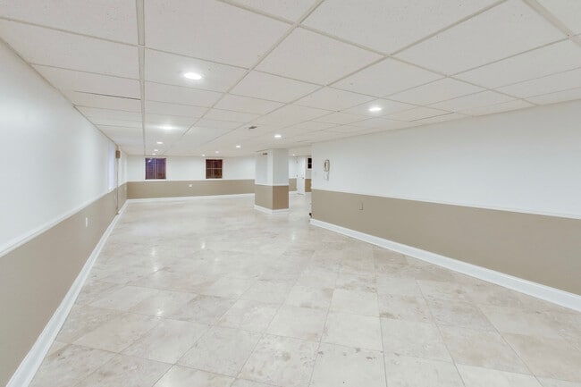 Building Photo - 931 Coventry Dr