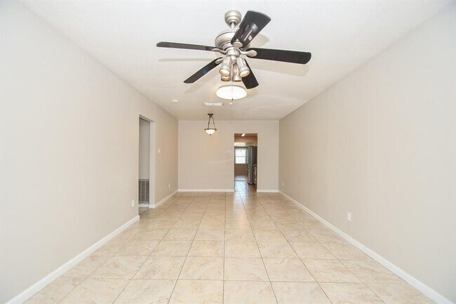 Building Photo - 15063 Woodforest Blvd