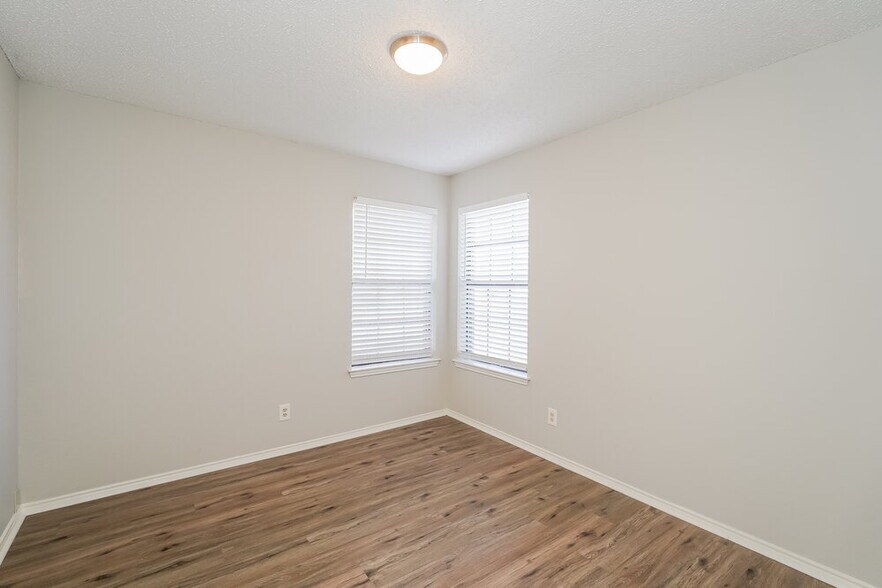 Building Photo - 8137 Camelot Rd