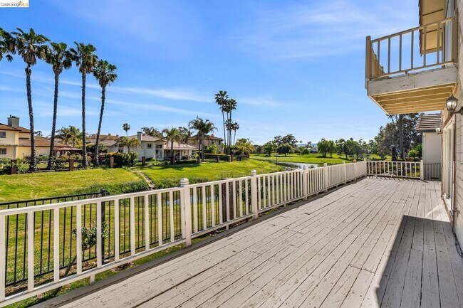 Building Photo - 5650 Edgeview Dr