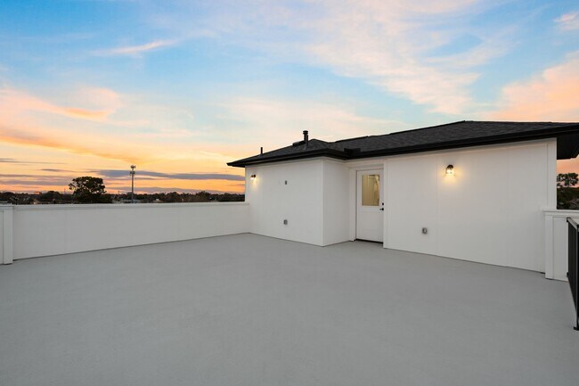 Building Photo - 8705 Ojeman Villas Dr