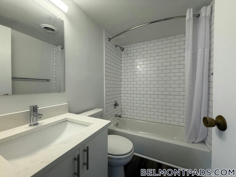 Building Photo - 49 Hill Rd