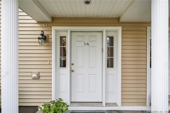 Building Photo - 160 Glenbrook Rd