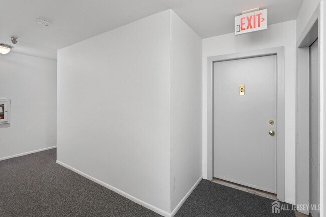 Building Photo - 3231 Sayre Dr