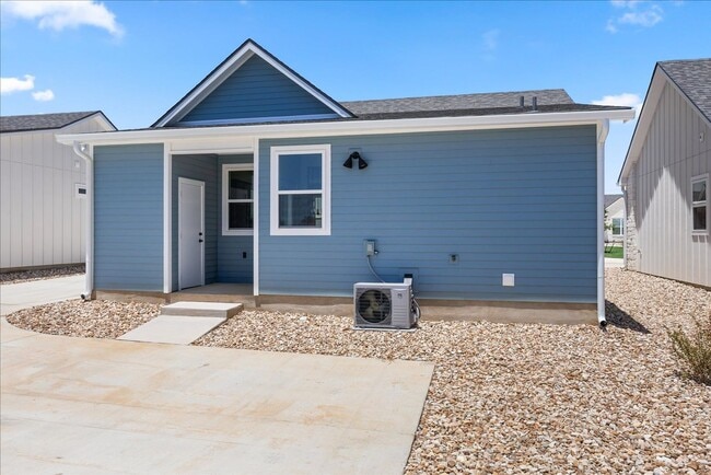 Building Photo - Bright, Spacious, & Beautifully Designed 1 bed 1.5 bath
