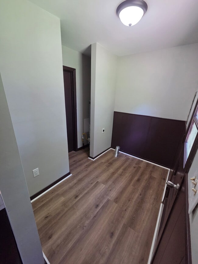 Building Photo - 1021 Ridgeway Dr