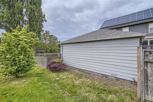 Building Photo - New Price!! Newly Remodeled 2BR/1BA House ...