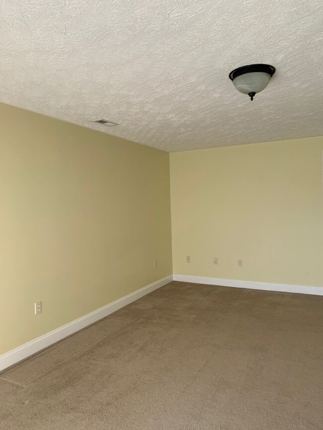 Building Photo - 330 Pin Oak Dr NW
