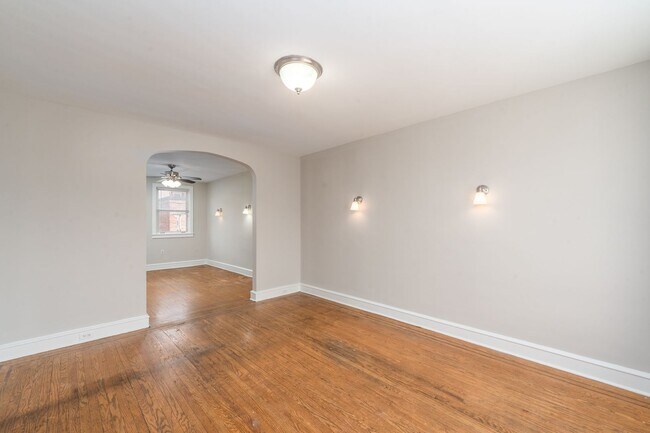 Building Photo - 3-Bedroom, 1.5 Bathroom Home in Belair-Edison