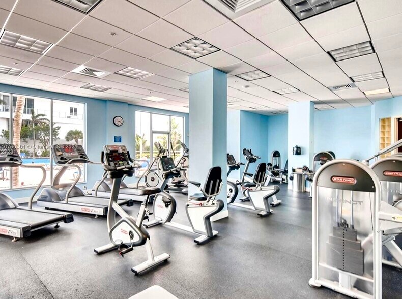 Fitness center - 4001 S Ocean Dr