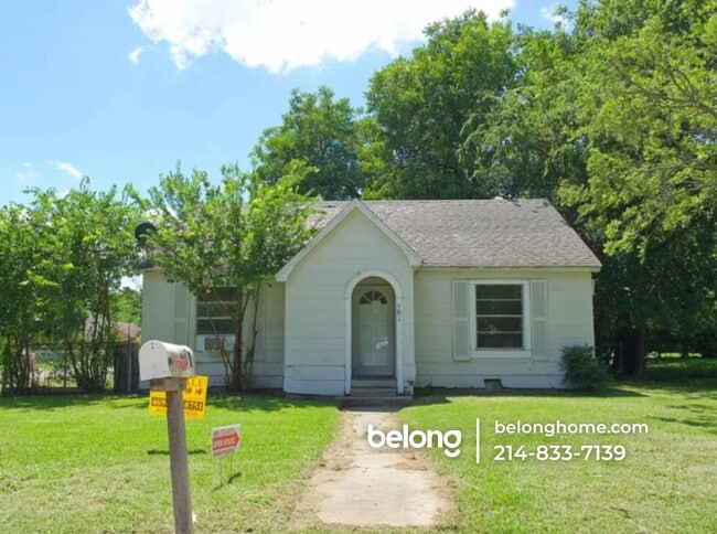 Building Photo - 901 N Howeth St
