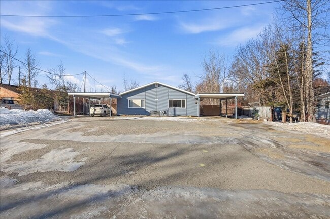 Building Photo - 900 N Wesglenn Cir