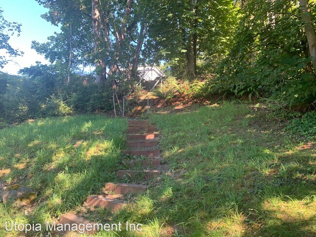 Building Photo - 3 br, 1 bath House - 1013 Jersey Street