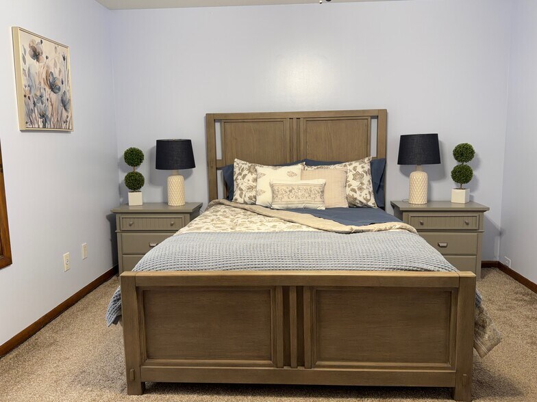 Building Photo - 920 Camellia Dr