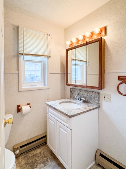 Building Photo - 613 S 34th St