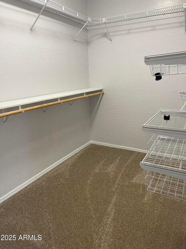 Building Photo - 4 W Saddle Way