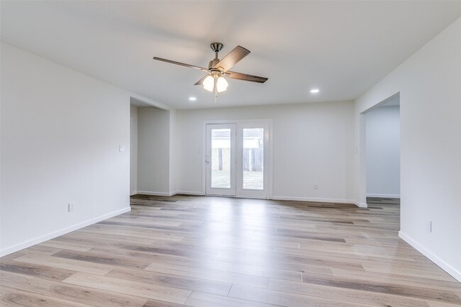 Building Photo - 2917 Dale Dr