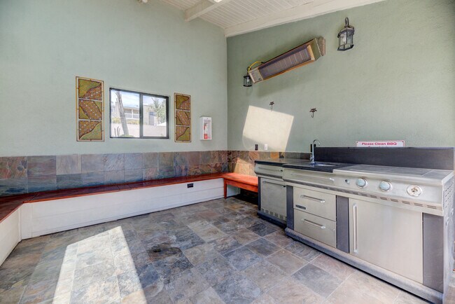 Building Photo - 1405 Goodman Ave