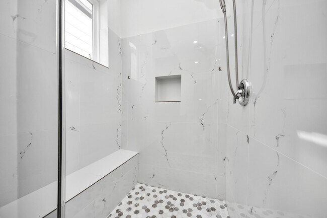 Building Photo - 5402 Margarita St