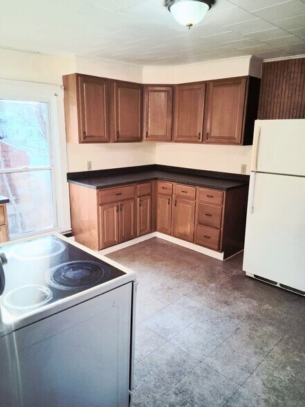 Building Photo - 430 Court St