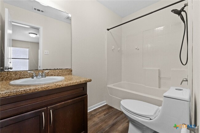 Building Photo - 3401 Castleton Dr