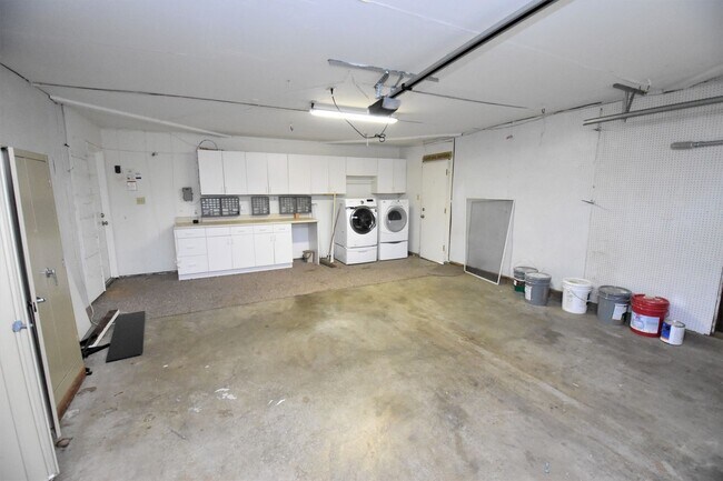 Building Photo - 3324 Lillard Dr