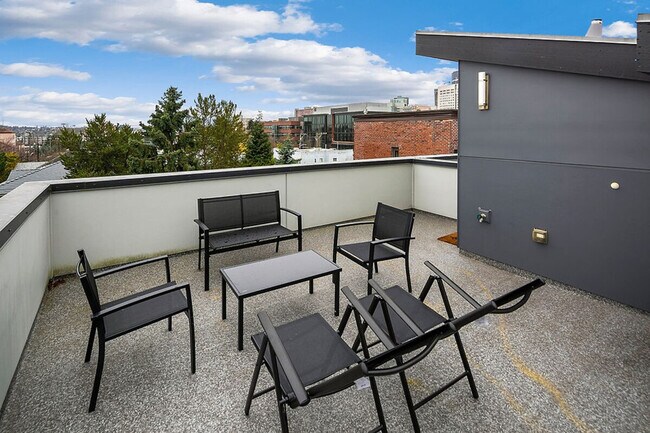 Building Photo - 1106 12th Ave