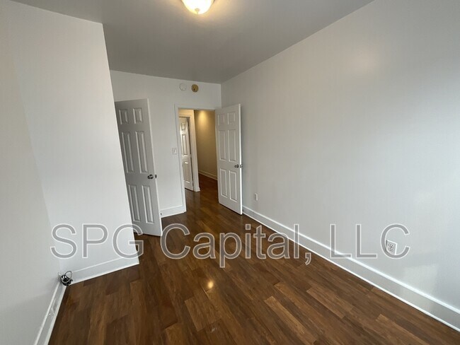 Building Photo - 213 Jefferson Ave