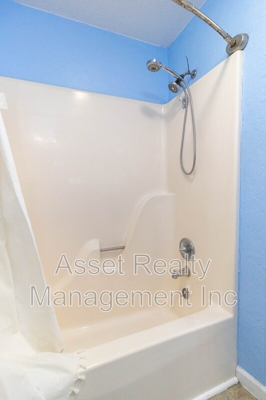 Building Photo - 1817 Sedgewick Dr