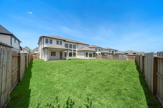 Building Photo - 9806 Oakwood Trl