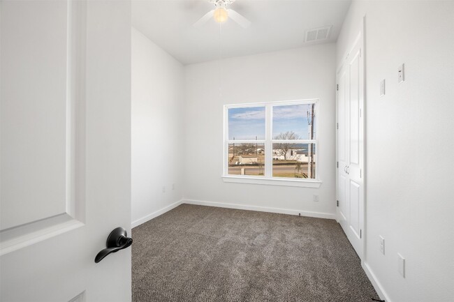 Building Photo - 255 Lourdes Ct