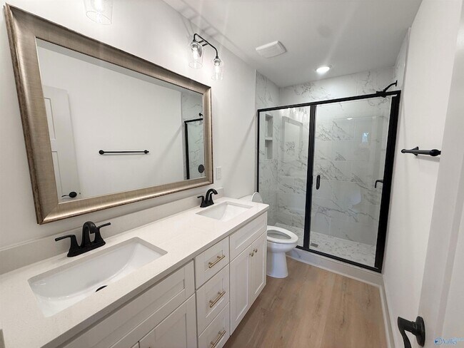 Building Photo - 18 Whispering Oak Dr SW