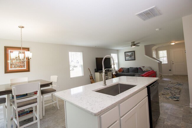 Building Photo - Coming up soon!!!!Centric beautiful proper...