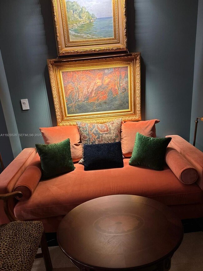 Building Photo - 2555 Collins Ave