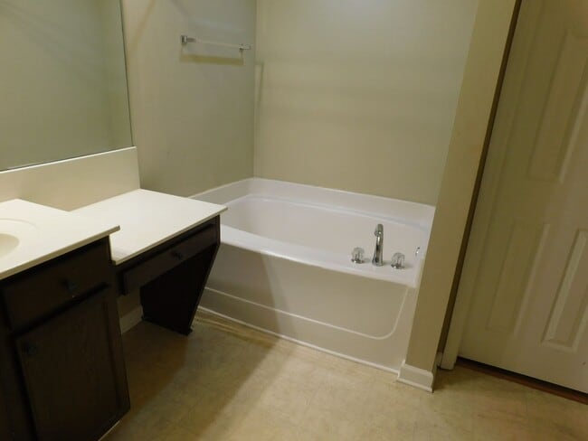 Building Photo - 2755 Southwood Ln