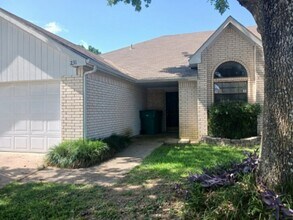 Building Photo - Very nice single family home in Cedar Hill