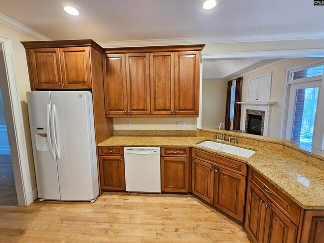 Building Photo - 120 Mossy Ln