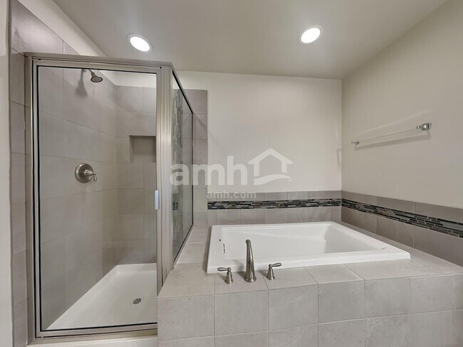 Building Photo - 2741 Link Ave