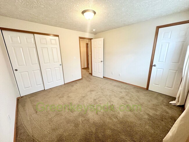 Building Photo - Awesome 3-bedroom, 2.5-bathroom house in North Portland Near Trenton Park - $200 Off First Month!