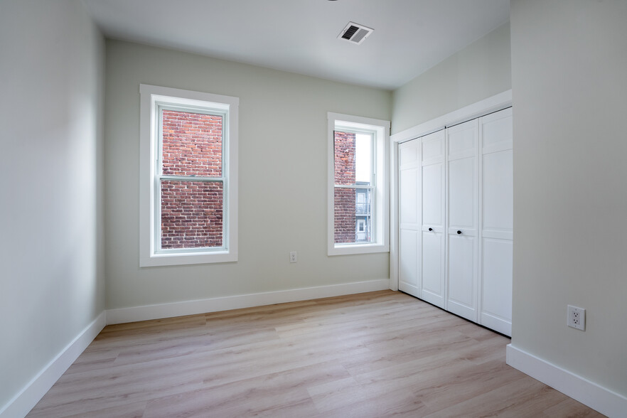 Building Photo - 47 Brackett St