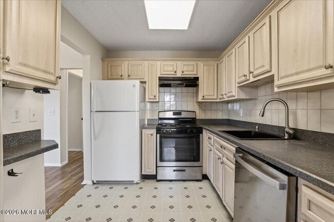 Building Photo - 709 Ivy Ct