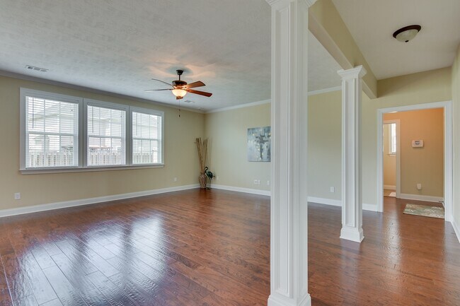 Building Photo - 5458 Everlook Cir