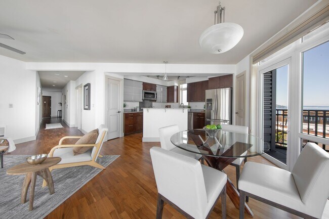 Building Photo - Matae Condominiums - Lower Queen Anne/Bell...