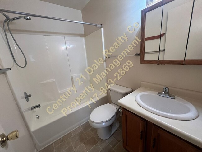 Building Photo - 2 BR 1.5 bath Condo in Central York School District